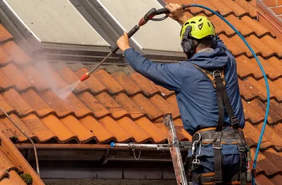 Démoussage et hydrofuge de toiture à Yvoire